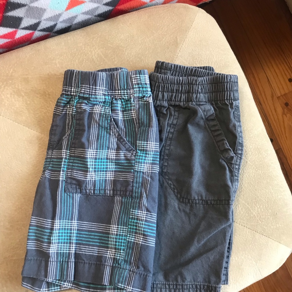 Bundle of 2 Boys 4T shorts